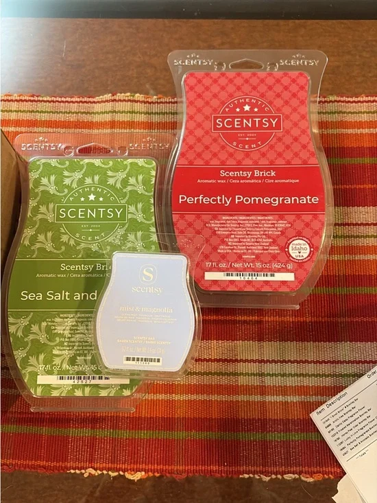 Scentsy Bricks - Red & Green Perfectly Pomegranate and Sea Salt & Avocado - Picture 2 of 2